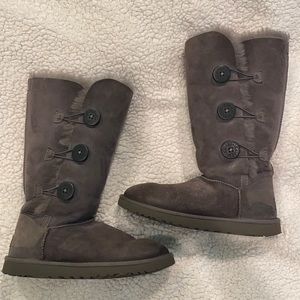ugg bailey button size 8